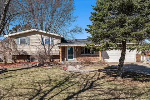 6063 E Maple Ave, Grand Blanc, MI 48439