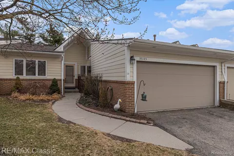 35145 Hillside Dr, Farmington Hills, MI 48335