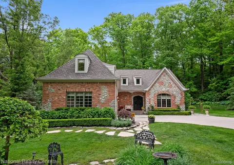 6654 College Park, Springfield, MI 48346