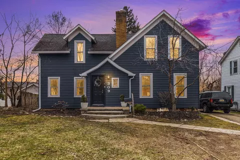 309 W Walled Lake Dr, Walled Lake, MI 48390