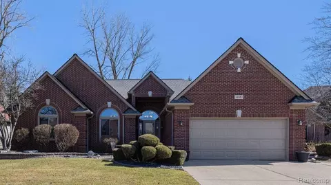54550 Cabrillo Dr, Macomb, MI 48042