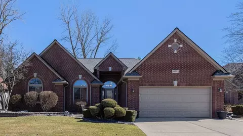 54550 Cabrillo Dr, Macomb, MI 48042