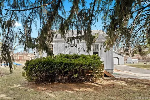 29804 John Hauk St, Garden City, MI 48135