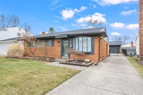 1023 Langley Blvd, Clawson, MI 48017