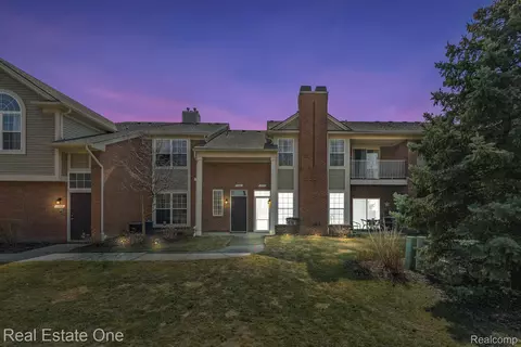 15487 Cornell Dr, Clinton Township, MI 48038