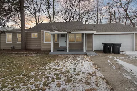 8931 Fremont St, Livonia, MI 48150