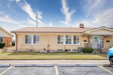 19267 E 13 Mile Rd #48, Roseville, MI 48066