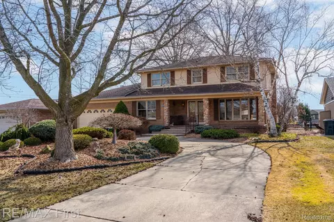 49654 Regatta Dr, Chesterfield, MI 48047