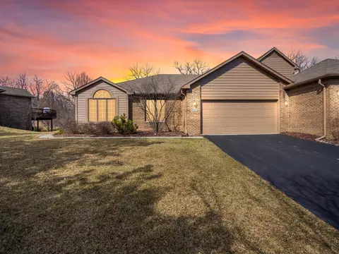 4738 Mulberry Woods Cir, Ann Arbor, MI 48105