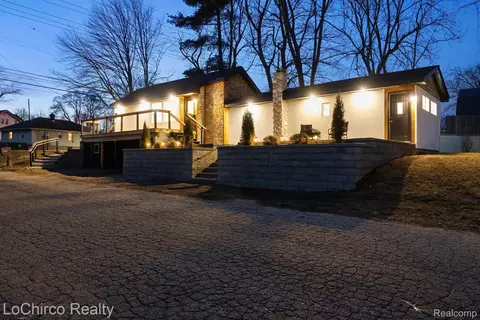76 S Glaspie St, Oxford, MI 48371