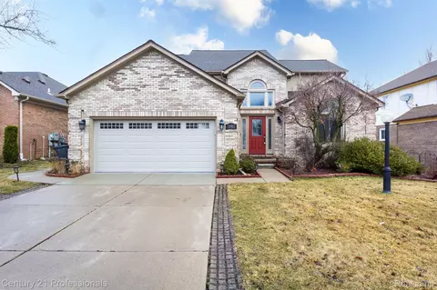 1093 River Mist Dr, Rochester, MI 48307