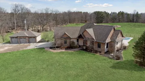 7020 Mancour Dr, Grand Blanc, MI 48439