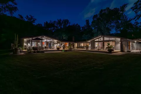 5385 Bywood Rd, Bloomfield Township, MI 48302