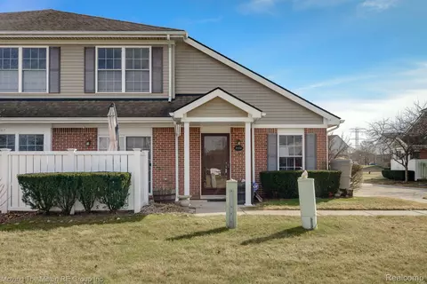 42156 N Cumberland Dr, Van Buren, MI 48111