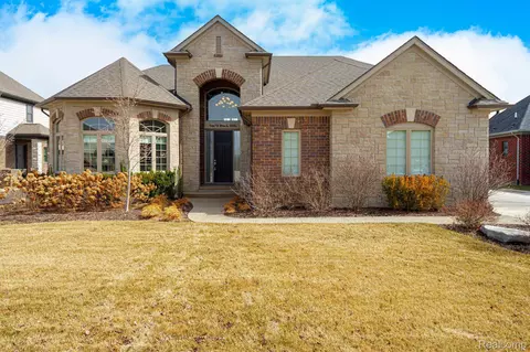 54678 Black Hills Ln, Shelby Township, MI 48316