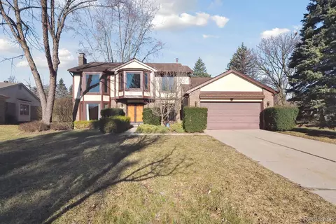 22471 Eaton Crt Ct, Novi, MI 48375