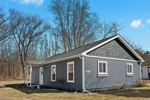 401 Cherokee Bnd, Genoa, MI 48843