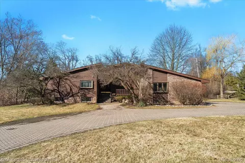 25839 Farmington Rd, Farmington Hills, MI 48336