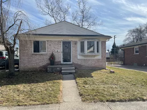 8540 Central, Center Line, MI 48015