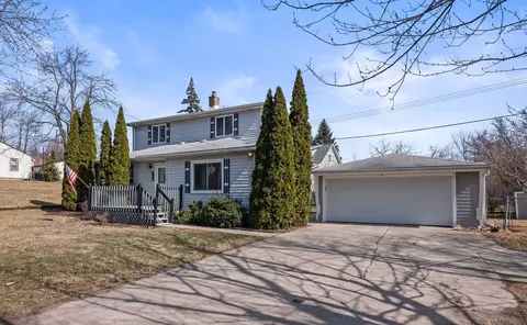 1089 Tecumseh Ave, Waterford, MI 48327