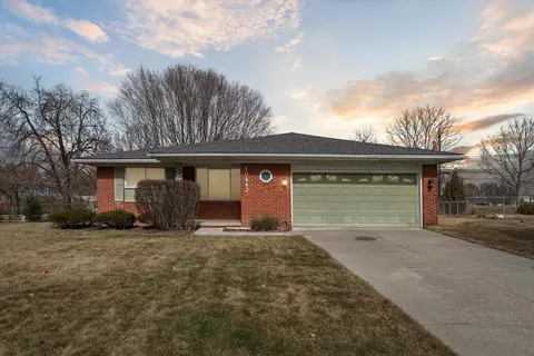18442 Winterset Dr, Southfield, MI 48076