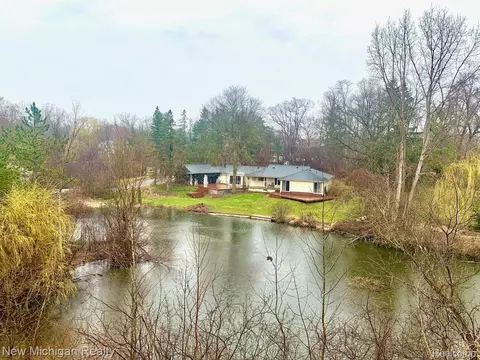 5535 Willow Valley Dr, West Bloomfield, MI 48322