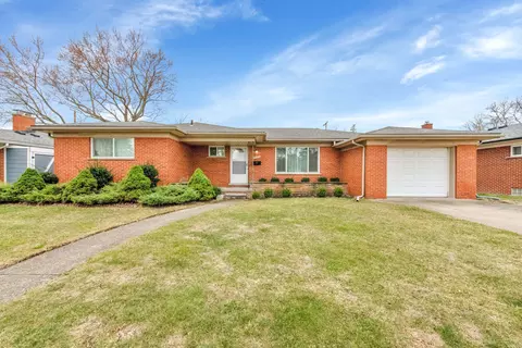 27303 Santa Ana Dr, Warren, MI 48093