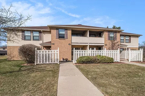 19582 Northridge Dr, Northville, MI 48167