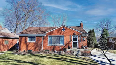 22023 Grossedale St, Saint Clair Shores, MI 48082