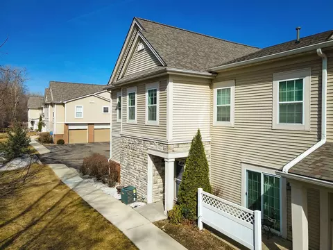 25870 Maritime Cir S, Harrison, MI 48045