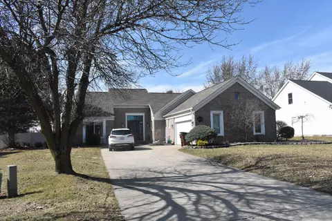 810 Carrington Blvd, Monroe, MI 48161