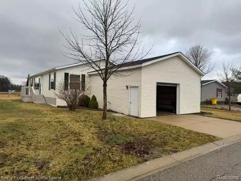 3763 Hunter Ln, Dryden, MI 48428