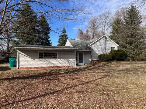200 Rolfe St W, Perry, MI 48872