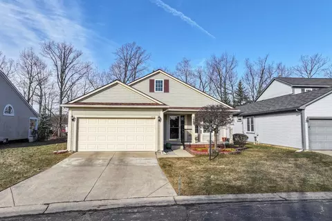5218 Sandalwood Cir #43, Grand Blanc, MI 48439