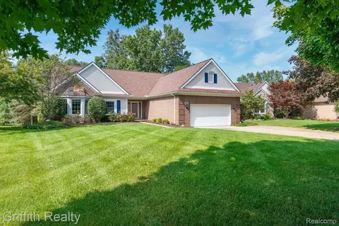 10766 Grassy Knl, Brighton, MI 48114