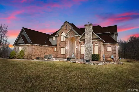 3590 N Burkhart Rd, Howell, MI 48855