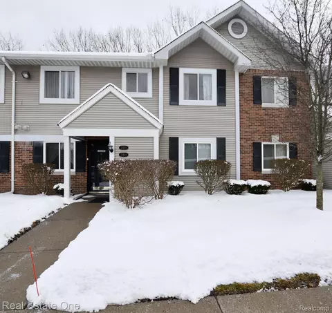 31450 Orchard Crk, Farmington Hills, MI 48334