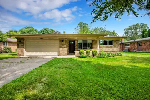6280 Walker Dr, Troy, MI 48085