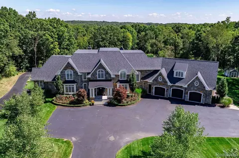 3129 S Milford Rd, Highland, MI 48357