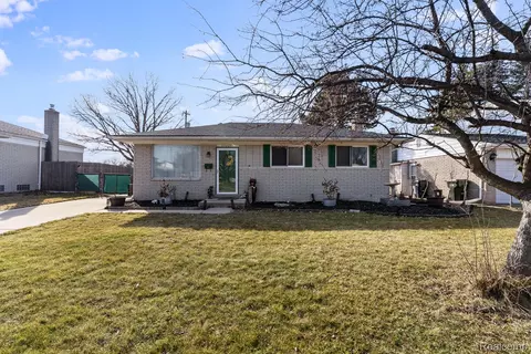 35407 Mustang Dr, Sterling Heights, MI 48312