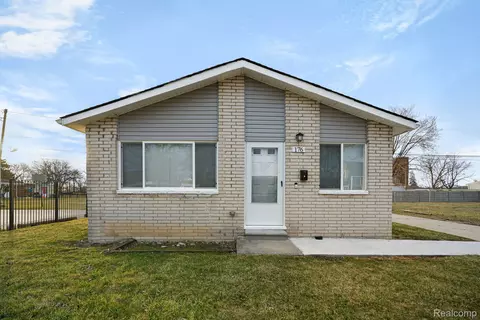 176 Court St, Mount Clemens, MI 48043
