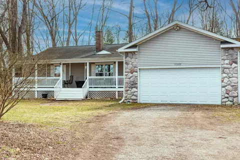 10465 Silver Lake Rd, Argentine, MI 48418