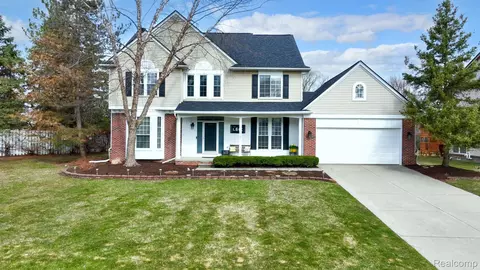 3191 Hidden Timber Dr, Orion, MI 48359