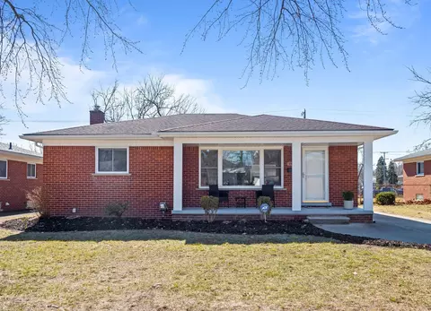 8875 Kenberton Dr, Oak Park, MI 48237