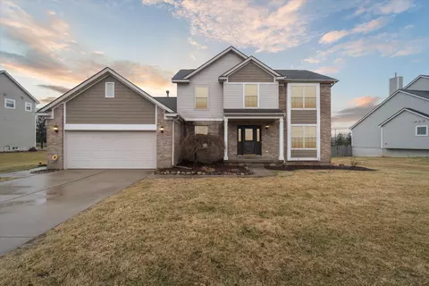 7490 Waterfall Dr, Grand Blanc, MI 48439