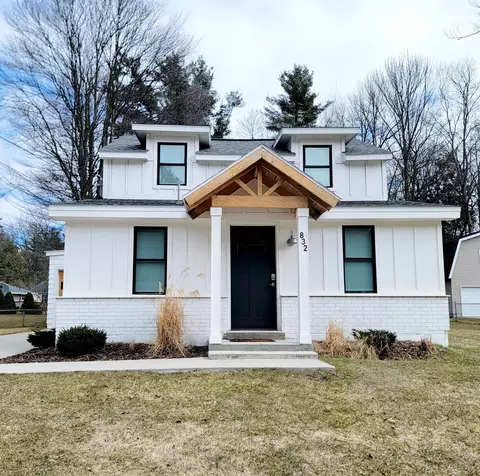 832 Newman St, East Tawas, MI 48730