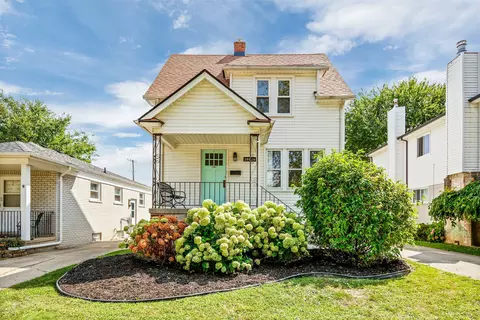 20826 Erben St, Saint Clair Shores, MI 48081