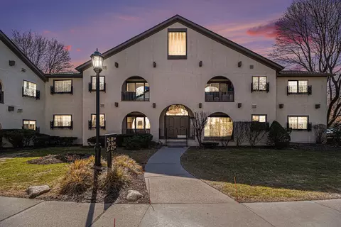42160 Woodward Ave #25, Bloomfield Hills, MI 48304