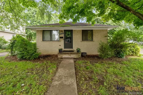 22180 Boulder Ave, Eastpointe, MI 48021