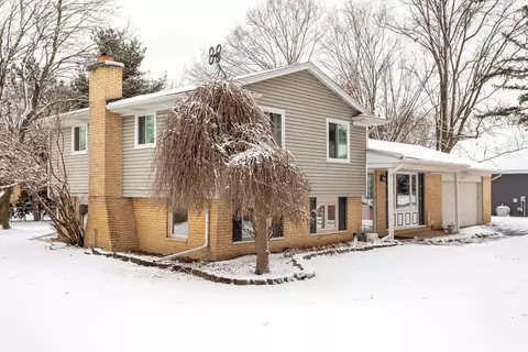 10284 Buno Rd, Brighton, MI 48114
